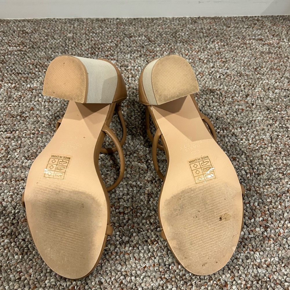 Tan strap heels - Picture 2 of 6